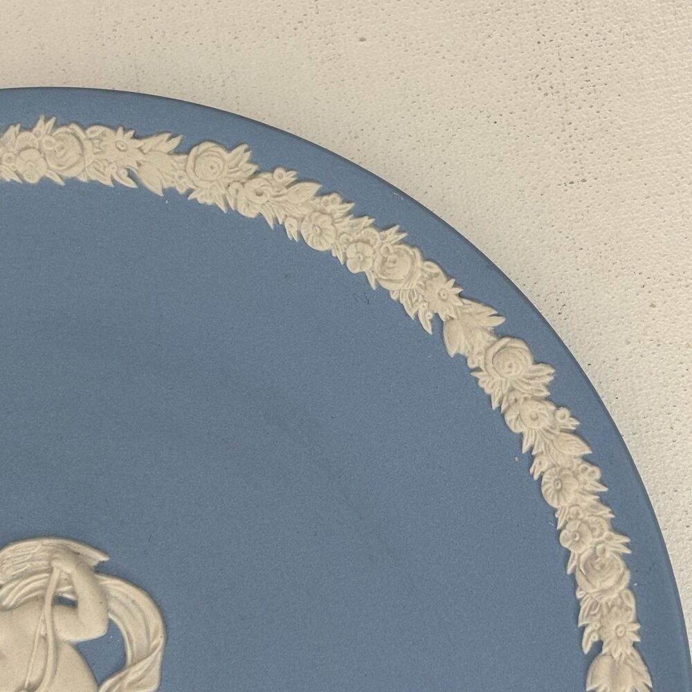 Vintage Wedgwood Blue Jasperware 6.5" Plate - Cupid / Cherub with Bow & Arrow - Picture 8 of 16